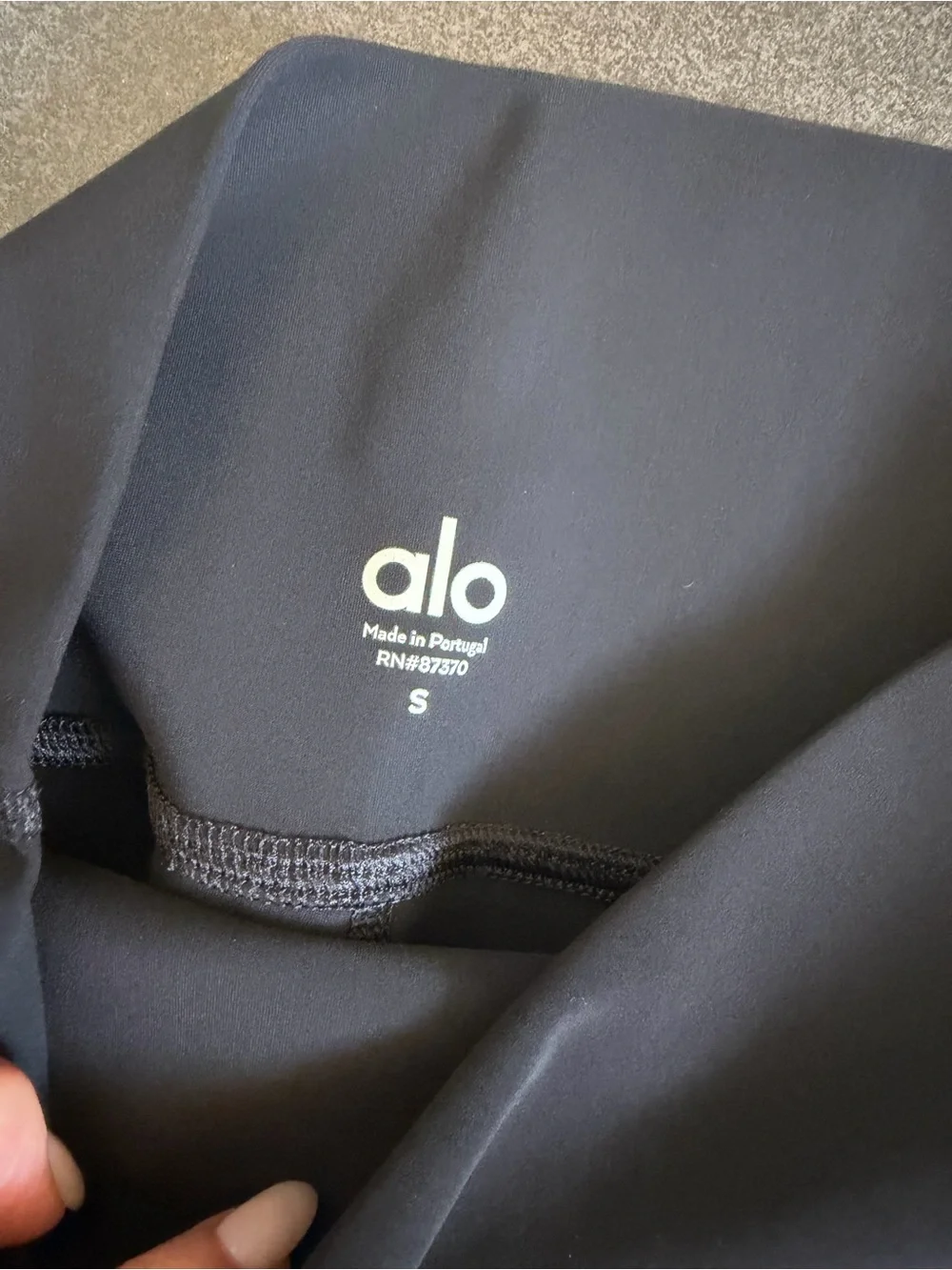 ALO Yoga Black 7/8 Ripped Warrior Leggings size small EUC